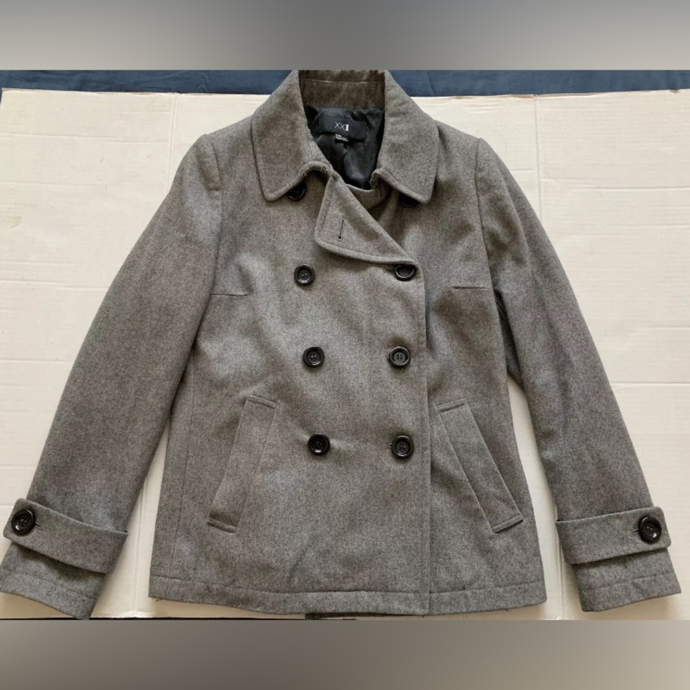 FOREVER 21 Women’s Gray Peacoat Black Buttons Medium